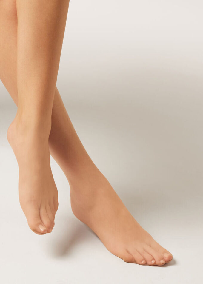 Sheer Matte Resistant 8 Denier Tights Sheer Matte Resistant 8 Denier Tights